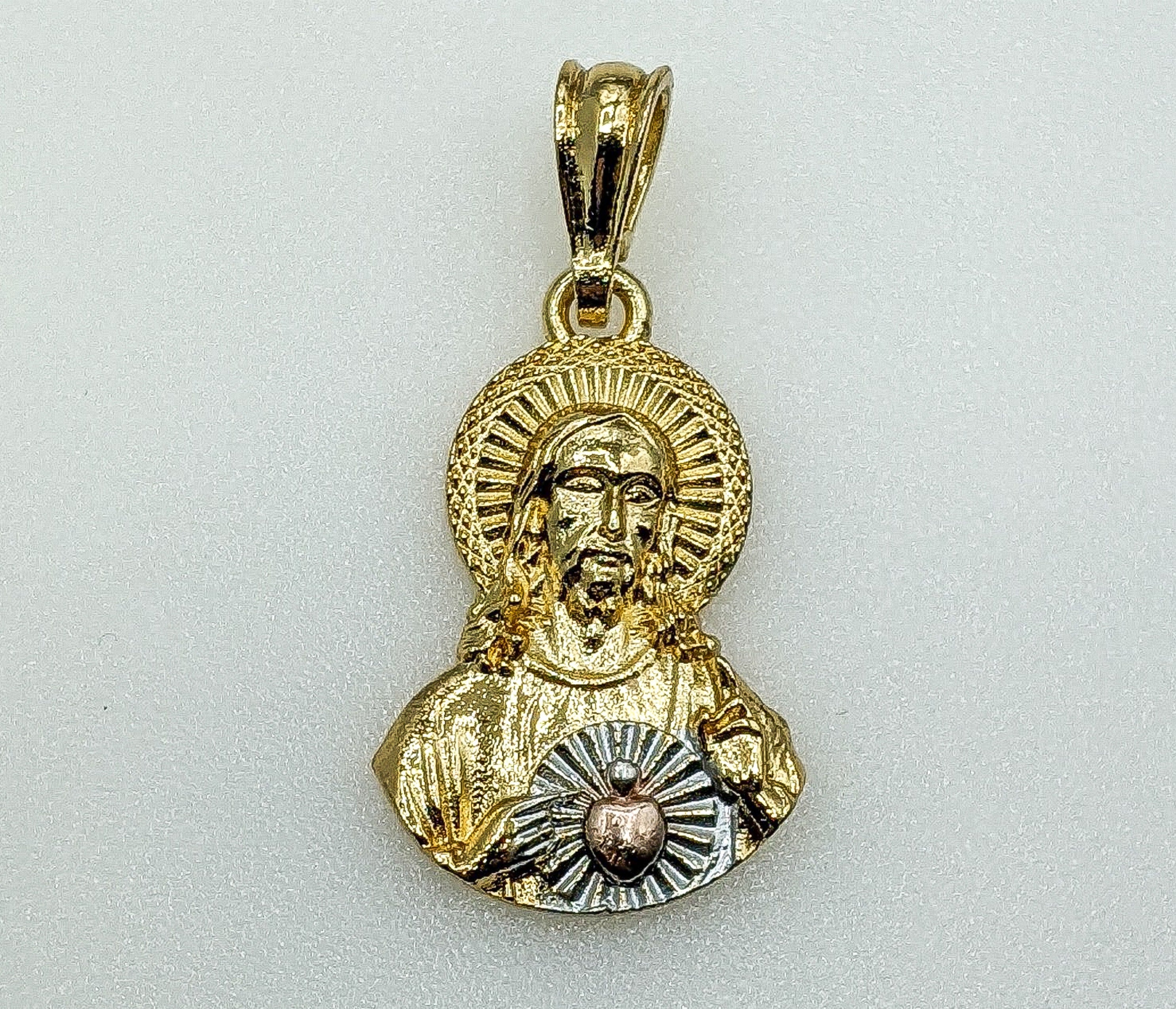 Sacred heart of jesus pendant clearance